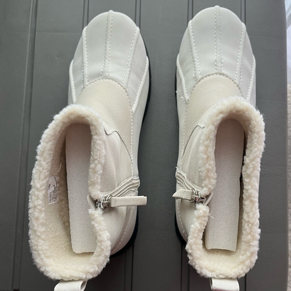 SOLD………….White Faux Fur Lined Boots